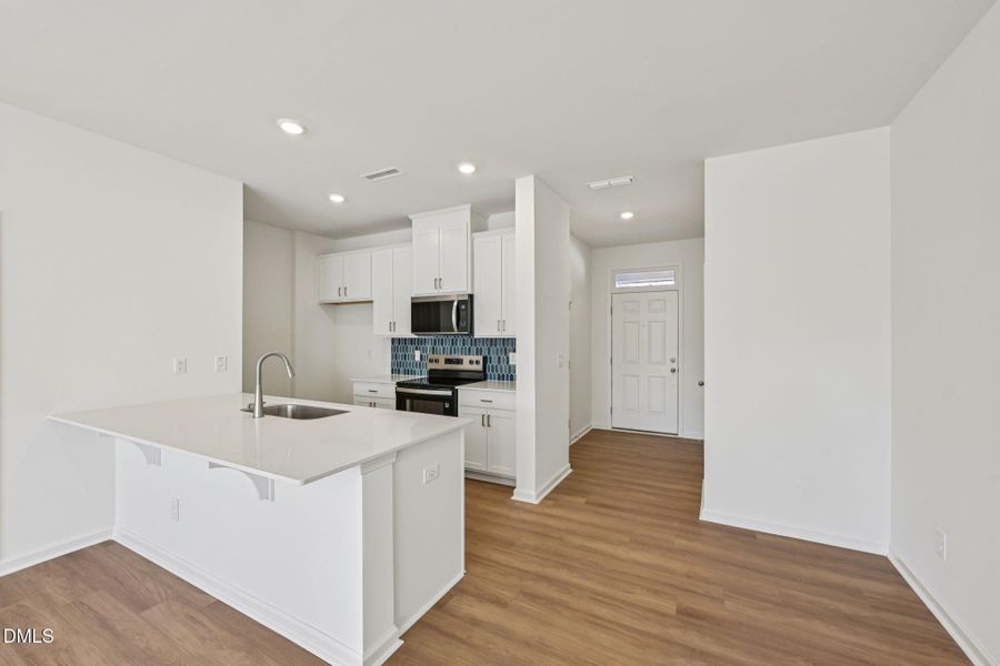 13-web-or-mls-212 Parker Lane-S0503-013