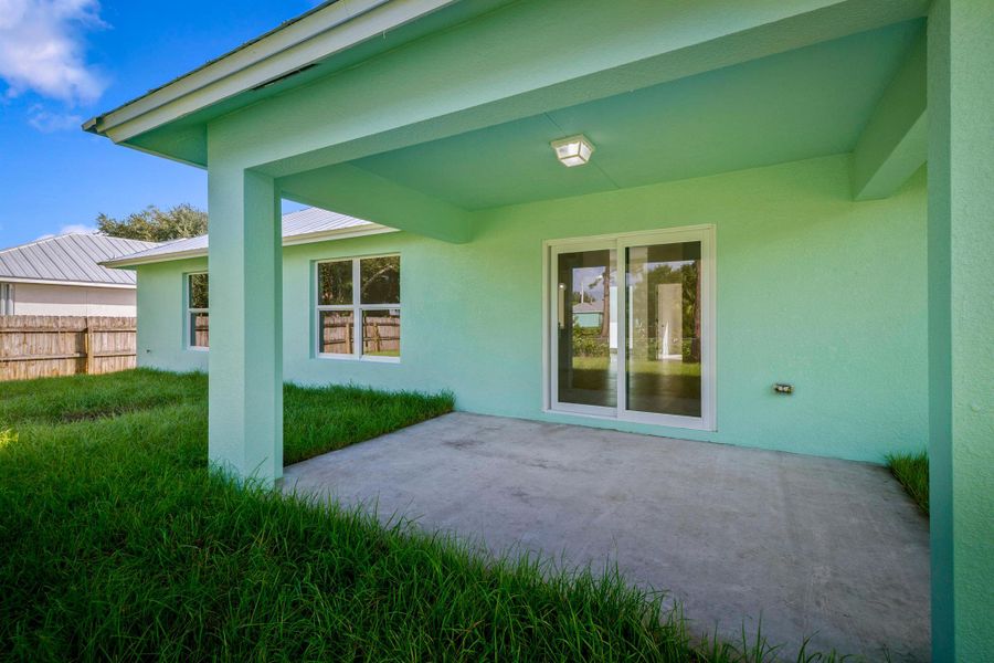 Exterior details and patio area of a home in , Fort Pierce (Image 23).