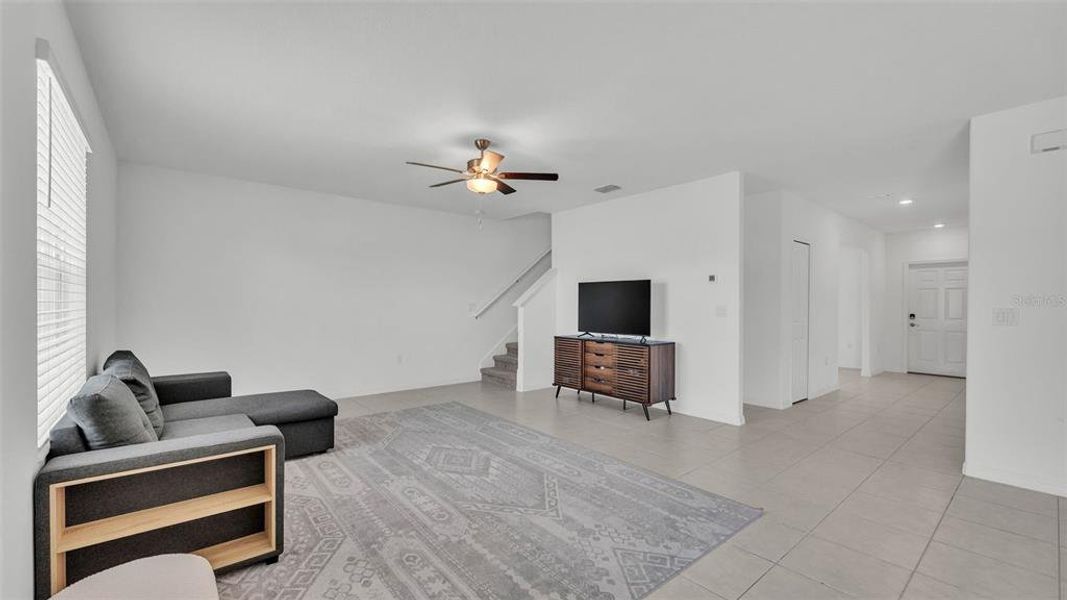 Furnished interior view inside a new home in , Bartow (Image 41).