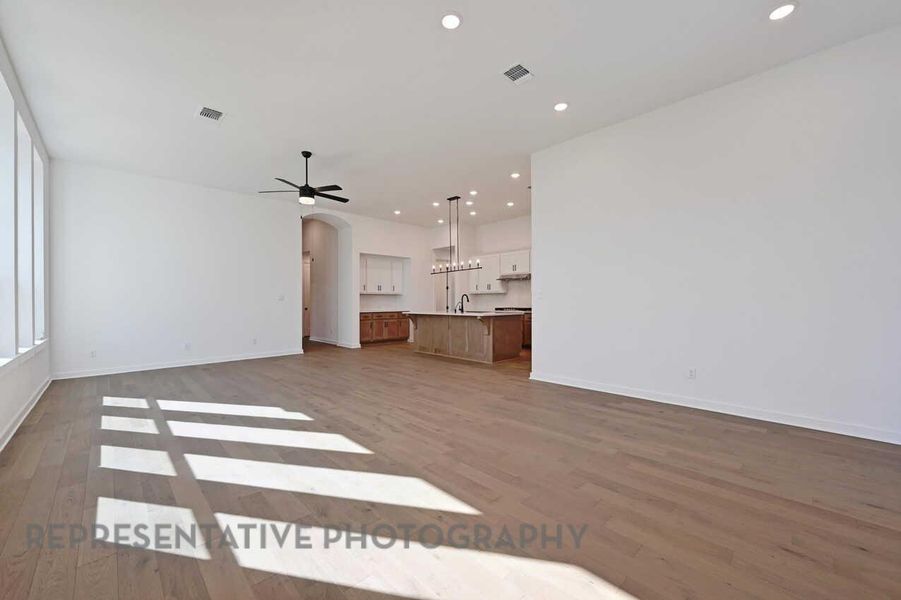 Spacious, unfurnished interior of a new home in Meridiana, Manvel (Image 20).
