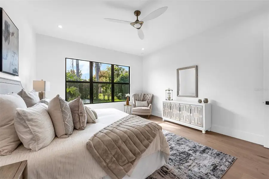 Furnished interior view inside a new home in , Orlando (Image 10).