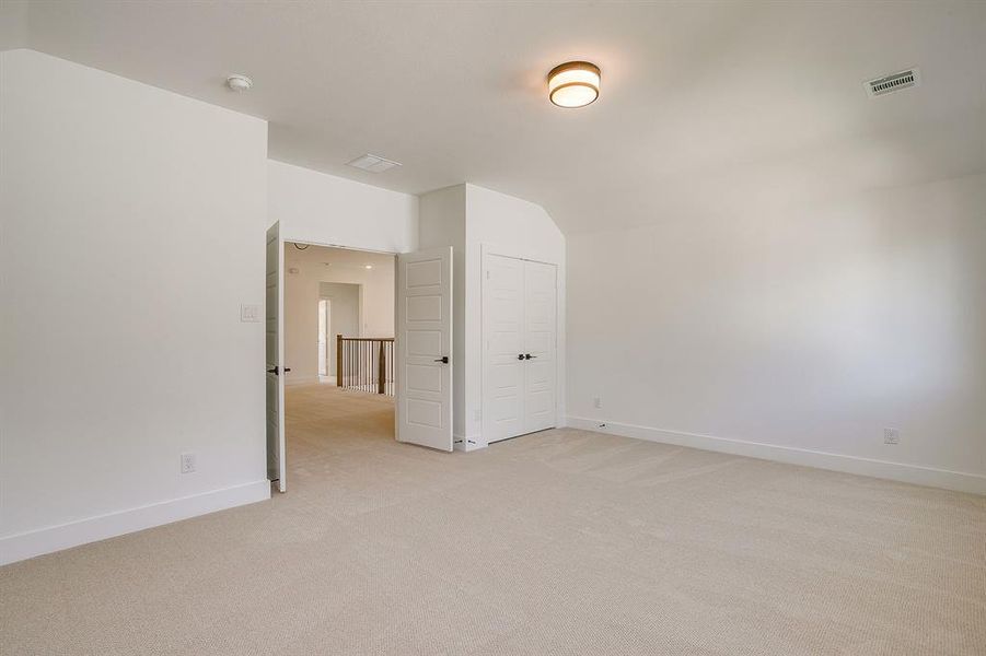 Spacious, unfurnished interior of a new home in Talon Hills, Fort Worth (Image 32). Spacious, unfurnished interior of a new home in Talon Hills, Fort Worth (Image 32).