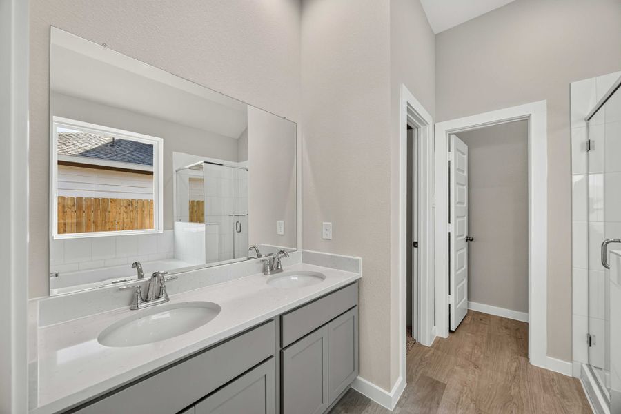 16836 Needlepoint Dr - Hawthorne - Primary Bathroom