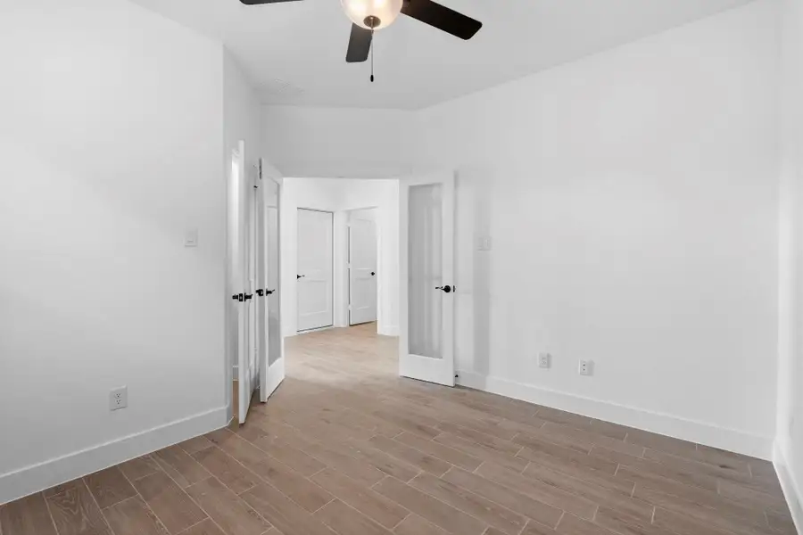 Spacious, unfurnished interior of a new home in Emory Glen, Magnolia (Image 18).