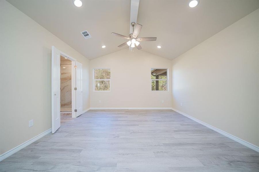 Spacious, unfurnished interior of a new home in , Mount Vernon (Image 16).