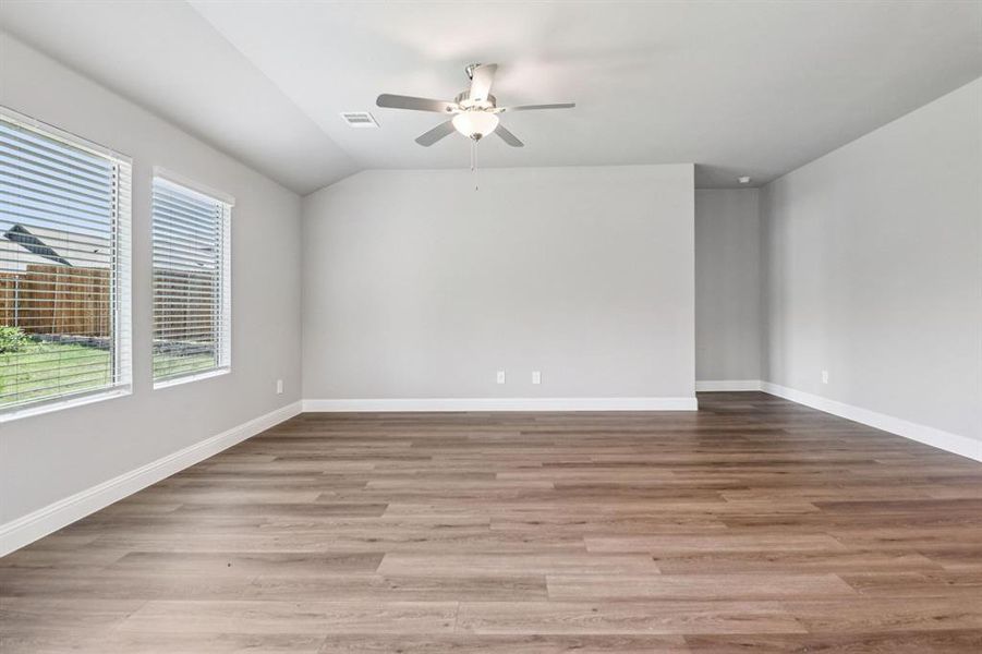 Photo is not of the actual home, but is an inspirational photo of builder’s model home and may depict options, furnishings, and/or decorator features that are not included.
 Photo is not of the actual home, but is an inspirational photo of builder’s model home and may depict options, furnishings, and/or decorator features that are not included.