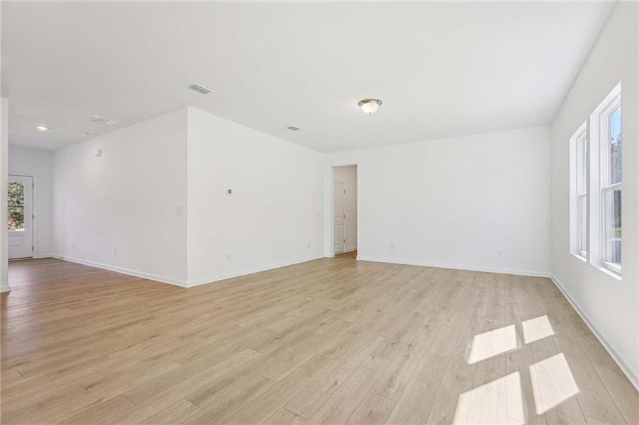 Spacious, unfurnished interior of a new home in The Pointe at Heron Bay, Locust Grove (Image 6). Spacious, unfurnished interior of a new home in The Pointe at Heron Bay, Locust Grove (Image 6).