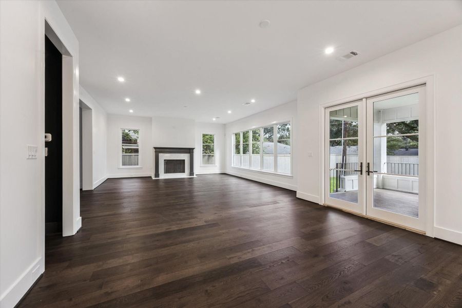 Spacious, unfurnished interior of a new home in , Houston (Image 22).
