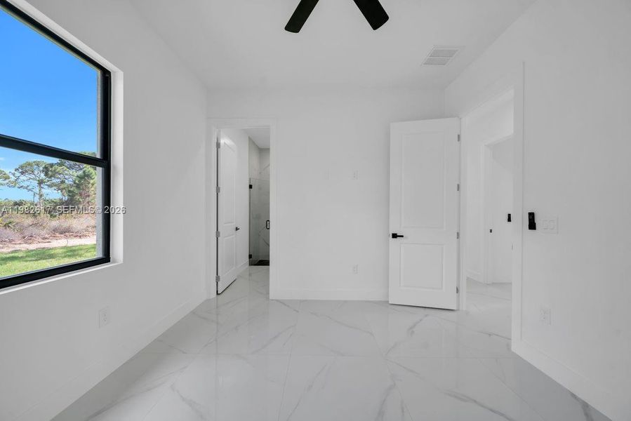 Spacious, unfurnished interior of a new home in , Lehigh Acres (Image 26).