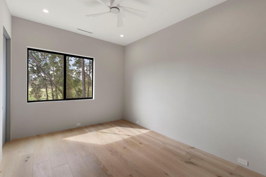 Spacious, unfurnished interior of a new home in , The Woodlands (Image 38).
