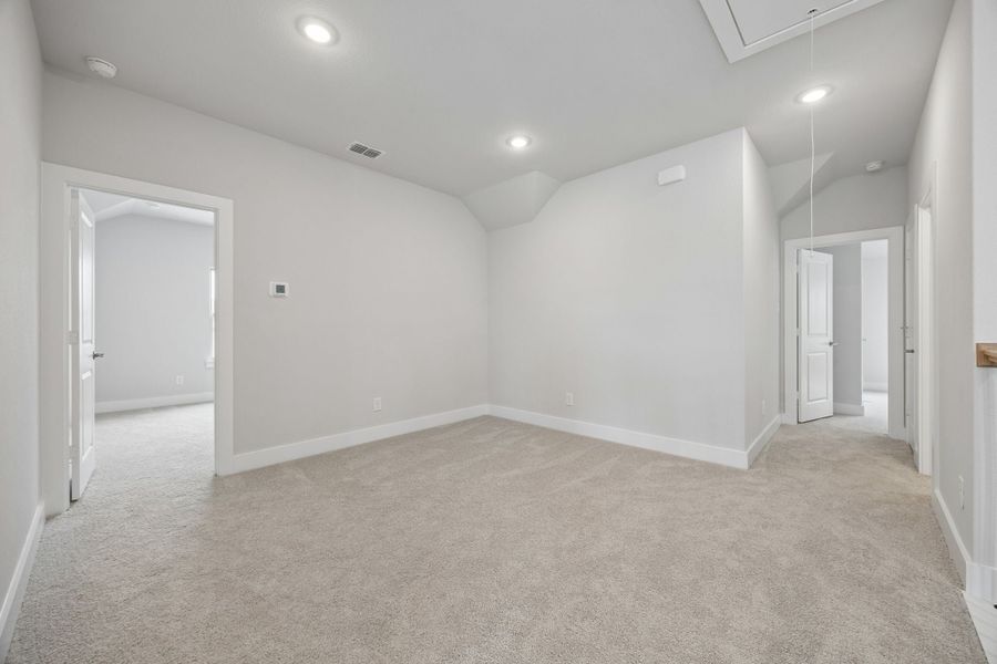 Spacious, unfurnished interior of a new home in Painted Tree Lakeside, McKinney (Image 30).