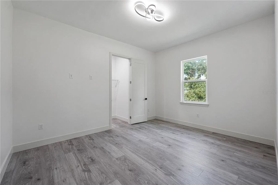 Spacious, unfurnished interior of a new home in , Leesburg (Image 35).