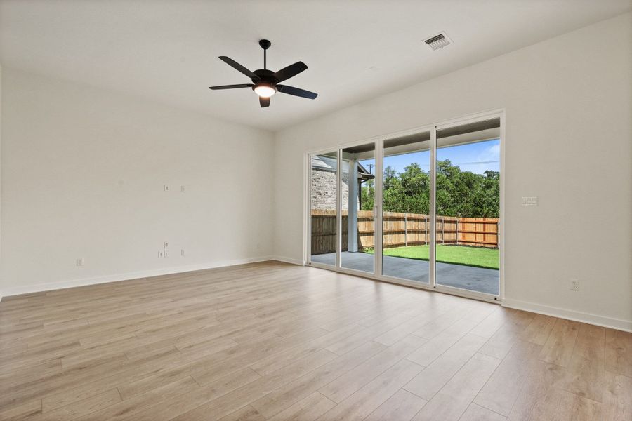 Spacious, unfurnished interior of a new home in Heritage, Dripping Springs (Image 26).