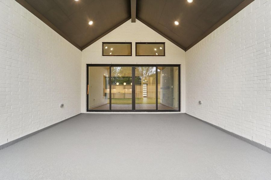 Exterior details and patio area of a home in Evergreen, Conroe (Image 25).