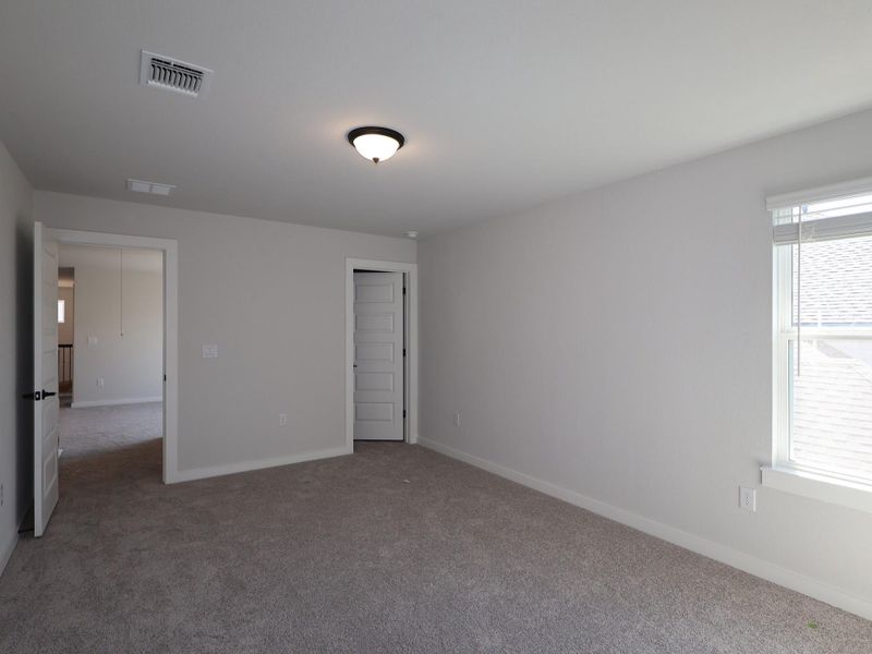 Spacious, unfurnished interior of a new home in Edgewood, Leander (Image 28).