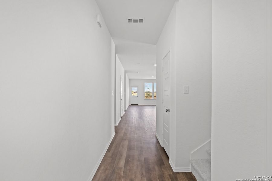 Spacious, unfurnished interior of a new home in Horizon Ridge, San Antonio (Image 20).