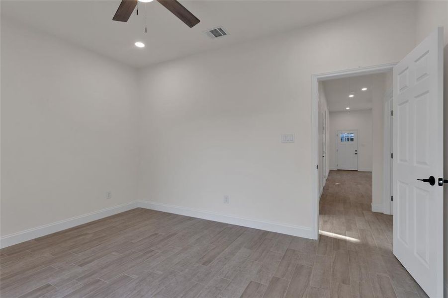 Spacious, unfurnished interior of a new home in , Mineral Wells (Image 20).