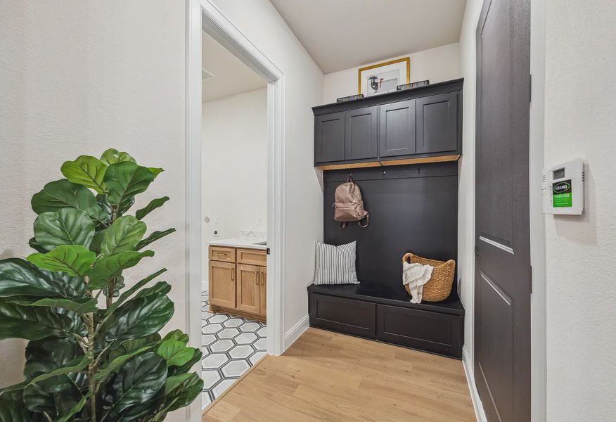 Plan 5042 valet - staged - 13 of 20