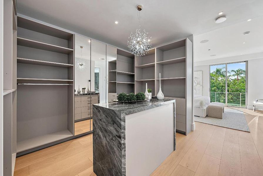 Primary Closet 260 31st St-1