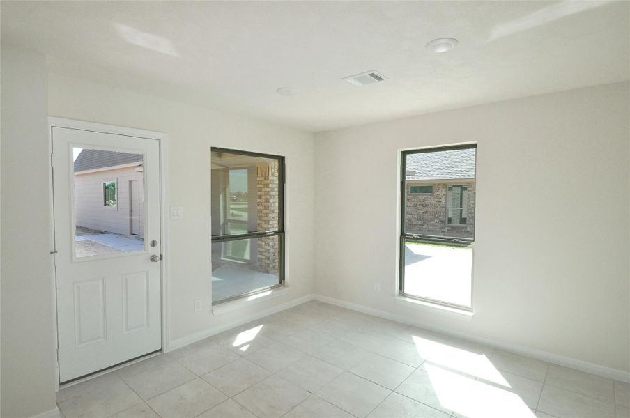 Spacious, unfurnished interior of a new home in , League City (Image 14).