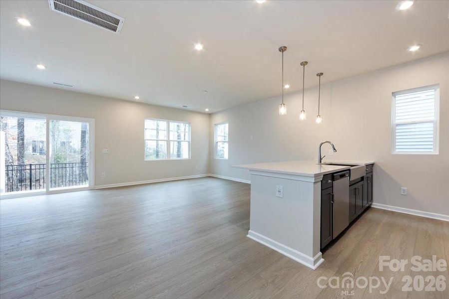 Light filled first floor with added end-unit windows