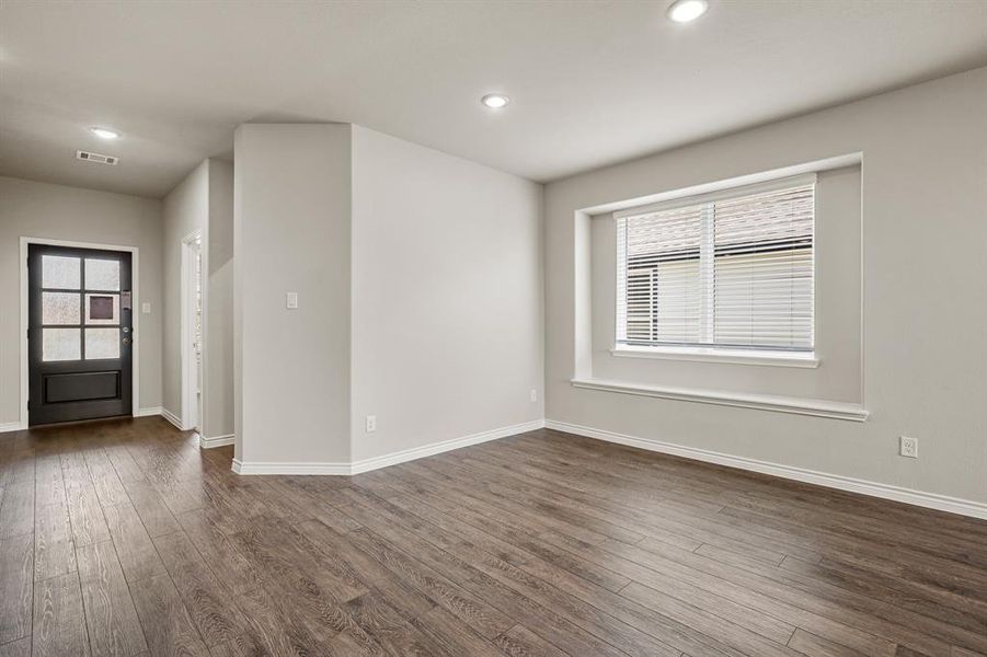 Spacious, unfurnished interior of a new home in Rocky Creek Crossing, Fort Worth (Image 10). Spacious, unfurnished interior of a new home in Rocky Creek Crossing, Fort Worth (Image 10).
