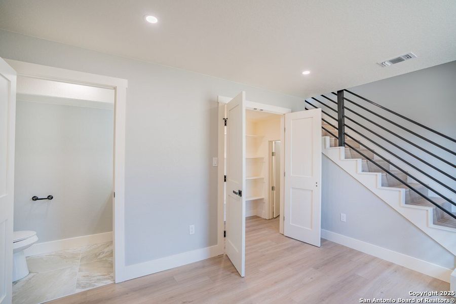 Spacious, unfurnished interior of a new home in , Kerrville (Image 18).