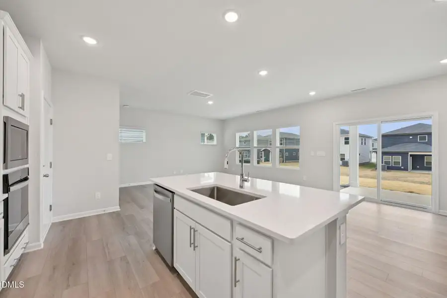 7 - Kitchen