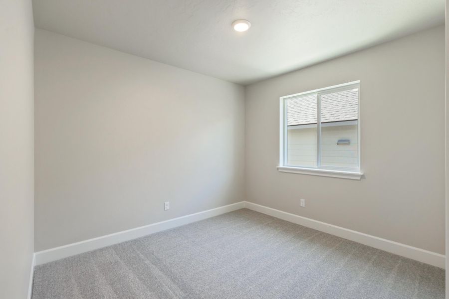 Spacious, unfurnished interior of a new home in Feather Ridge, Redmond (Image 31).
