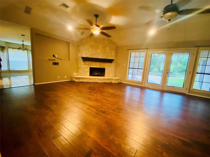 14212 - Family room from interior entry