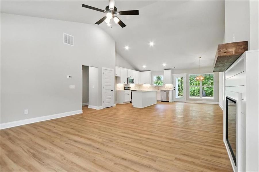 Spacious, unfurnished interior of a new home in , Hartwell (Image 34).