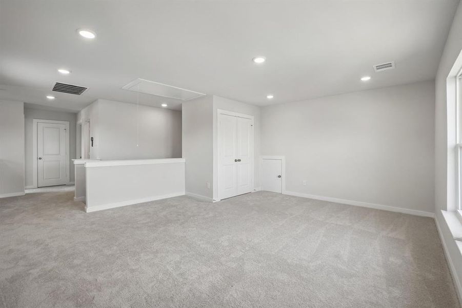 Spacious, unfurnished interior of a new home in Overland Grove, Forney (Image 13).