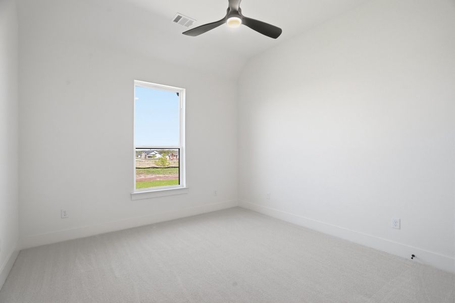 Spacious, unfurnished interior of a new home in Summit Ranch, Aledo (Image 37).