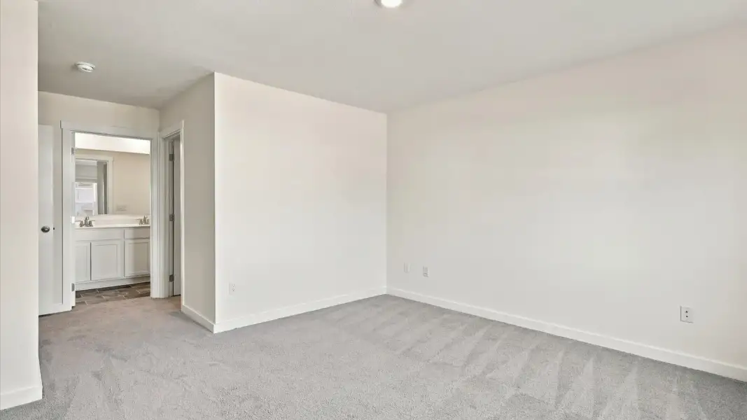 Representative unfurnished interior of a home built from the Glendale by D.R. Horton in Belhaven, Knoxville (Image 28).