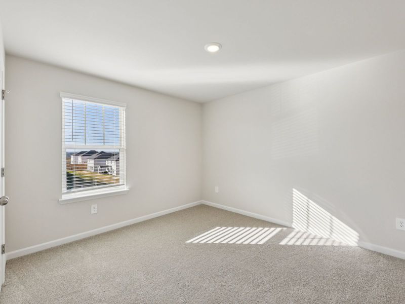 Spacious, unfurnished interior of a new home in Ivey Township, Dallas (Image 16).