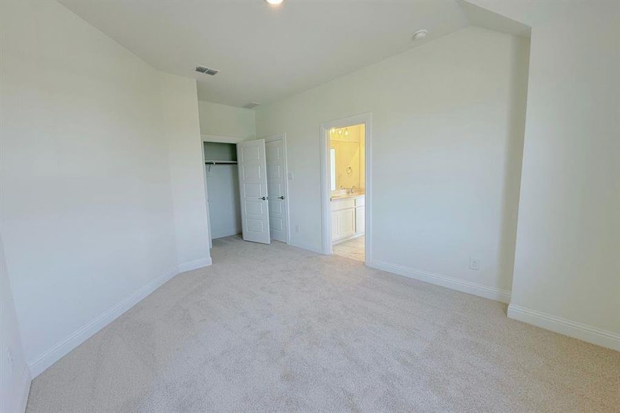 Spacious, unfurnished interior of a new home in Polo Ridge, Mesquite (Image 10).