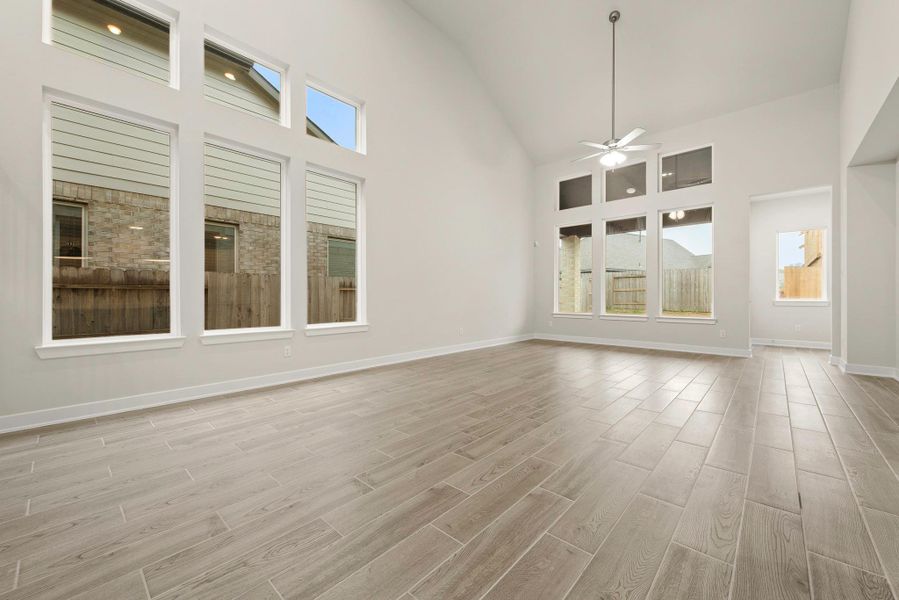 Representative image. Features, selections and colors may vary.