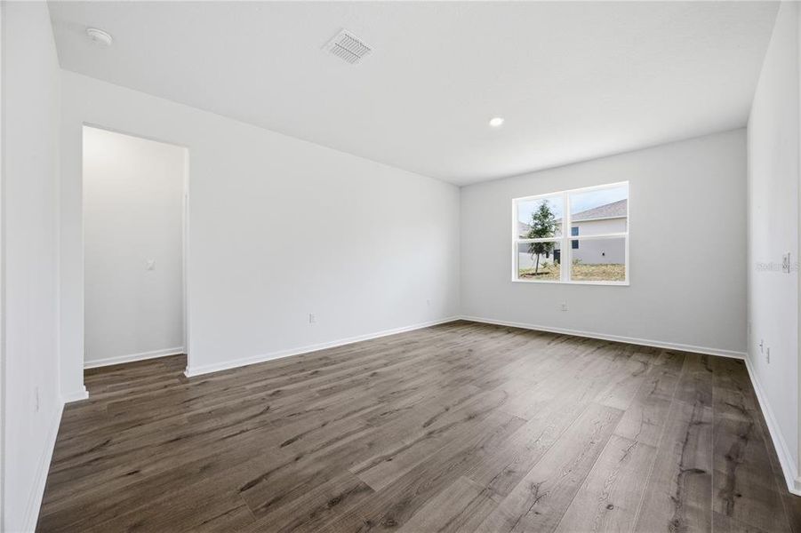 Spacious, unfurnished interior of a new home in , Okahumpka (Image 23).