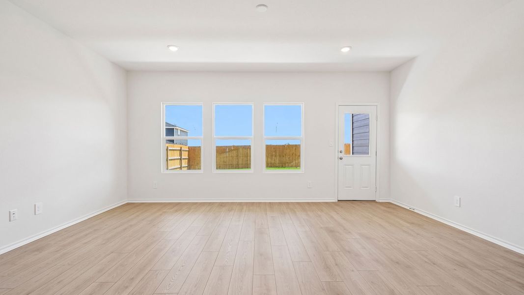 Spacious, unfurnished interior of a new home in Valverde, Bastrop (Image 14).