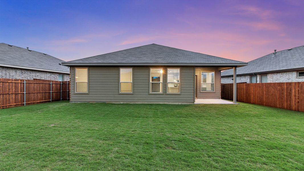 Exterior details and patio area of a home in Legado, Cleburne (Image 3).