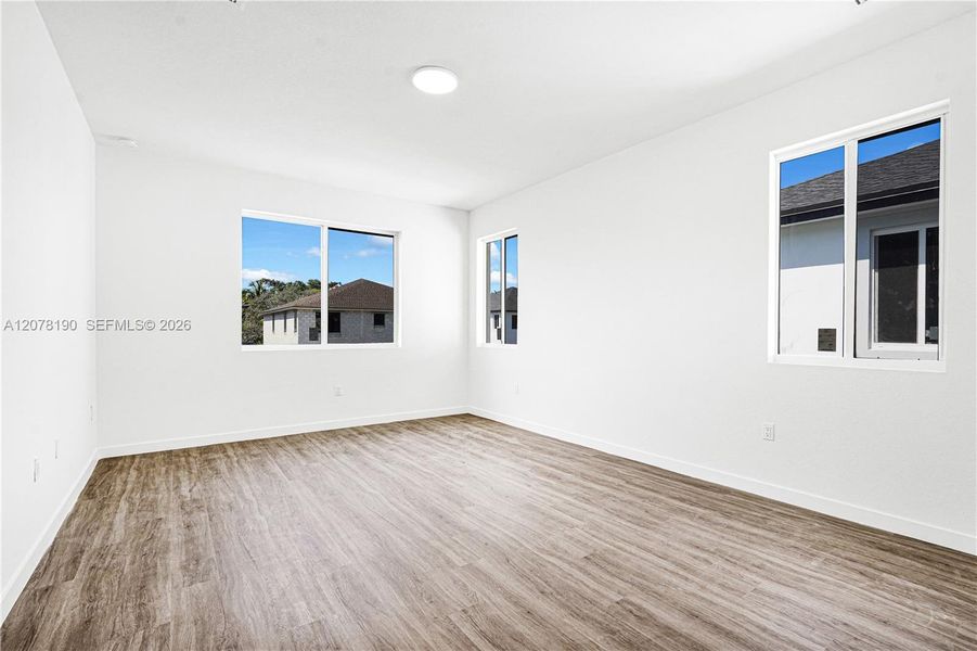 Spacious, unfurnished interior of a new home in , Miami (Image 68).