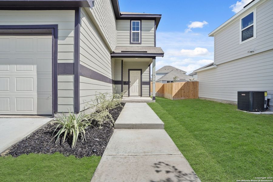 Exterior details and patio area of a home in Applewhite Meadows, San Antonio (Image 4).