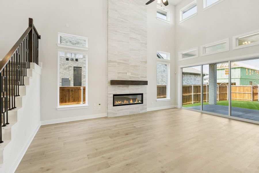 Spacious, unfurnished interior of a new home in The Grove Frisco, Frisco (Image 6).