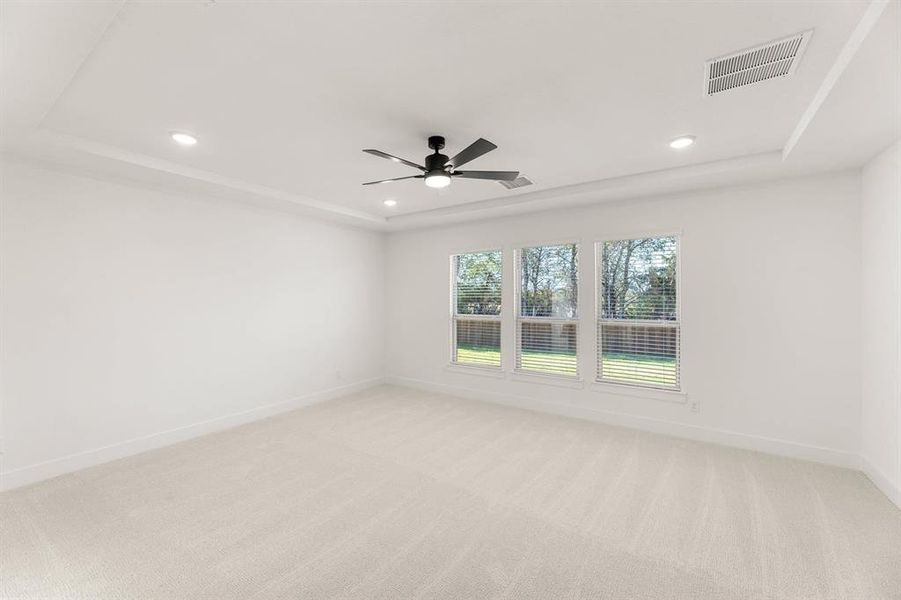 Spacious, unfurnished interior of a new home in Hidden Lakes Estates, DeSoto (Image 28).