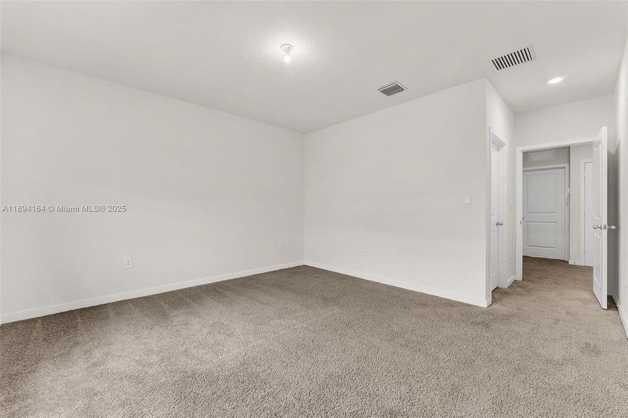 Spacious, unfurnished interior of a new home in , Florida City (Image 8).