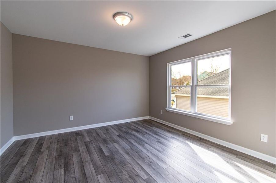 Spacious, unfurnished interior of a new home in , Fairmount (Image 15).