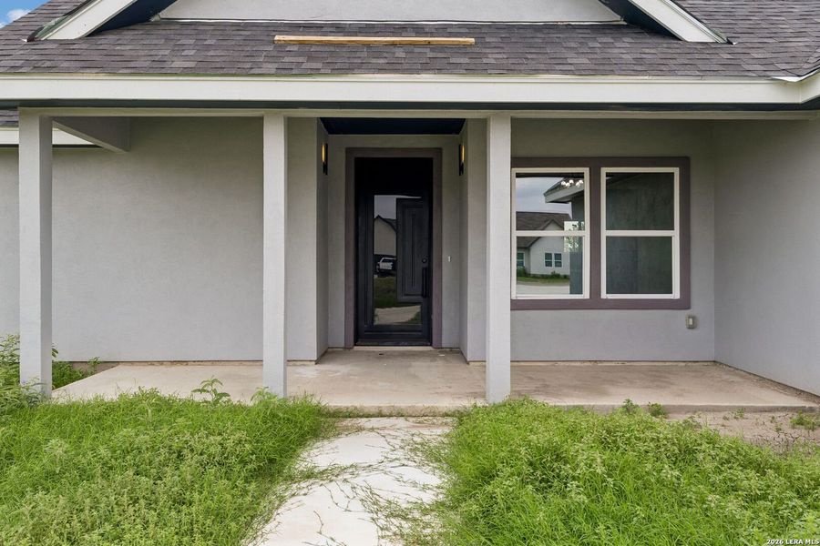 Exterior details and patio area of a home in , Natalia (Image 27).