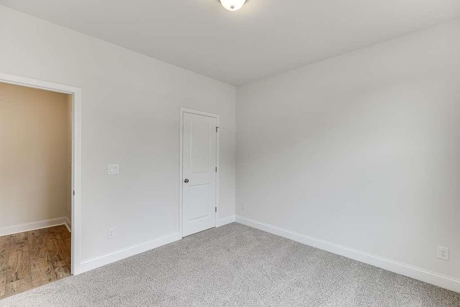 Spacious, unfurnished interior of a new home in , Jefferson (Image 29).