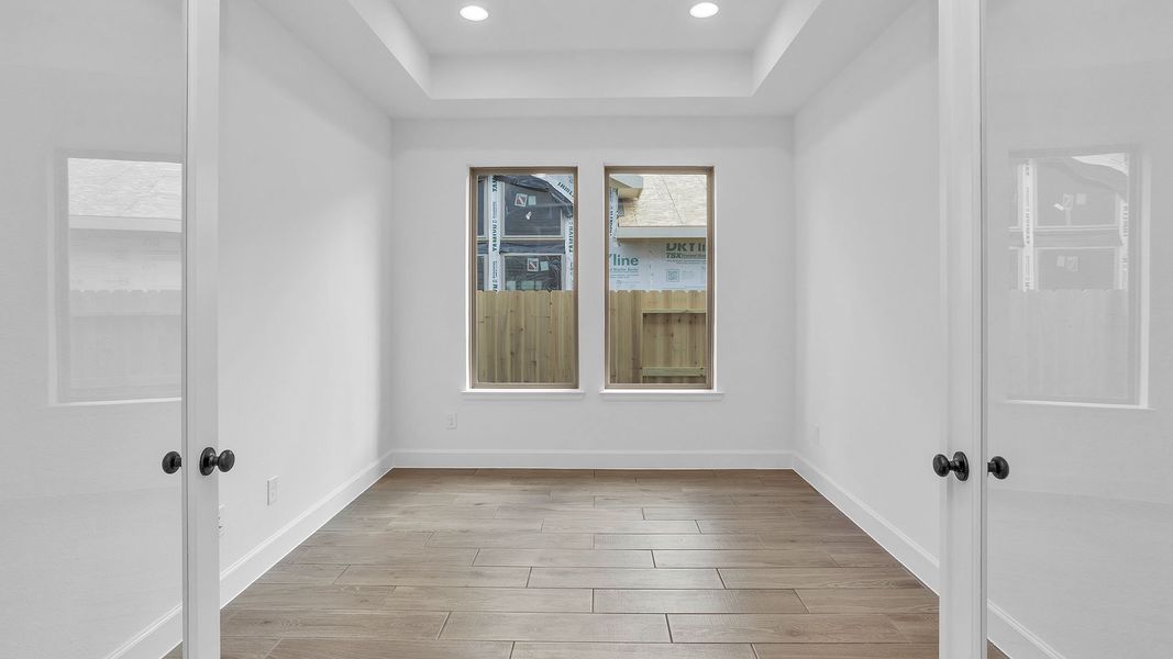Spacious, unfurnished interior of a new home in Evergreen, Conroe (Image 21).
