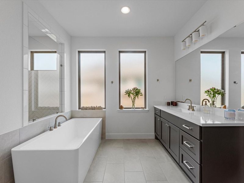 Furnished interior view inside a new home in Valencia, Manvel (Image 6).